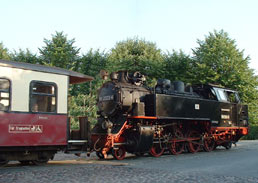 Bderbahn/Schmalspurbahn Molli, verbindet seit 1862 die Bder Doberan und Heiligendamm, ab 1910 auch Khlungsborn miteinander.