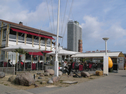Restaurant direkt an der Travemndung mit Blick auf die Schiffe
